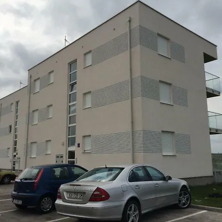 Jakov Appartement Nin