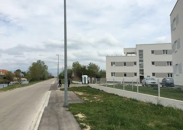 Jakov Апартаменты Нин