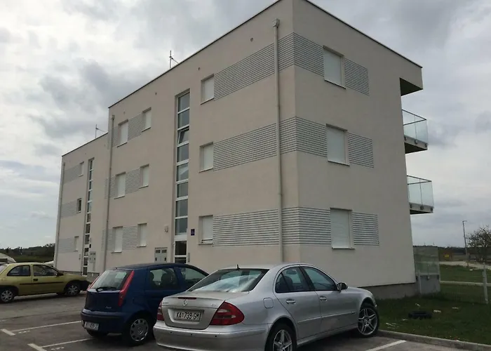 Jakov Appartement Nin